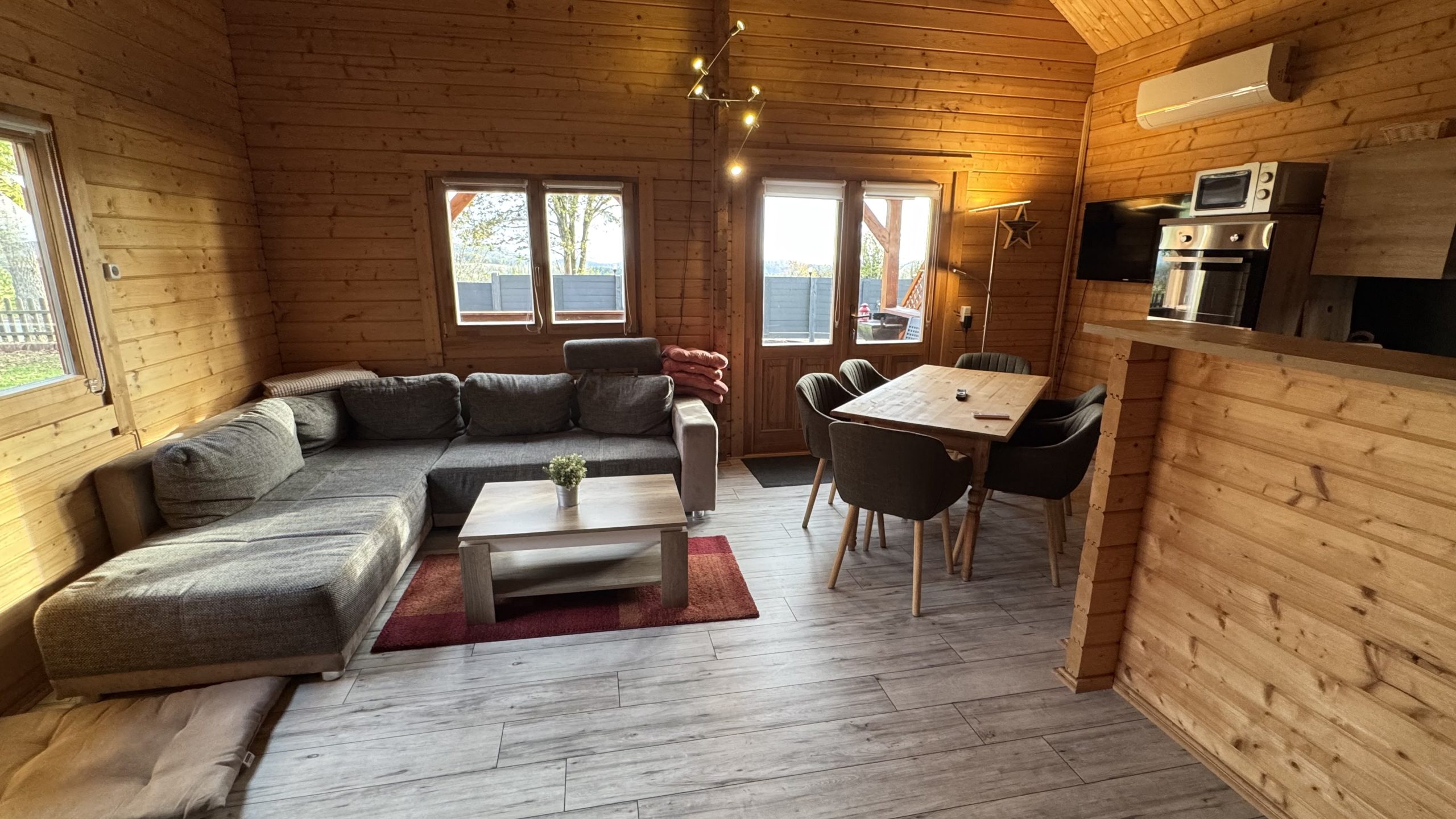 Peak Butze Wohnzimmer im Blockhaus